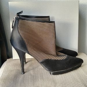Oscar de la Renta Black Heeled Boots